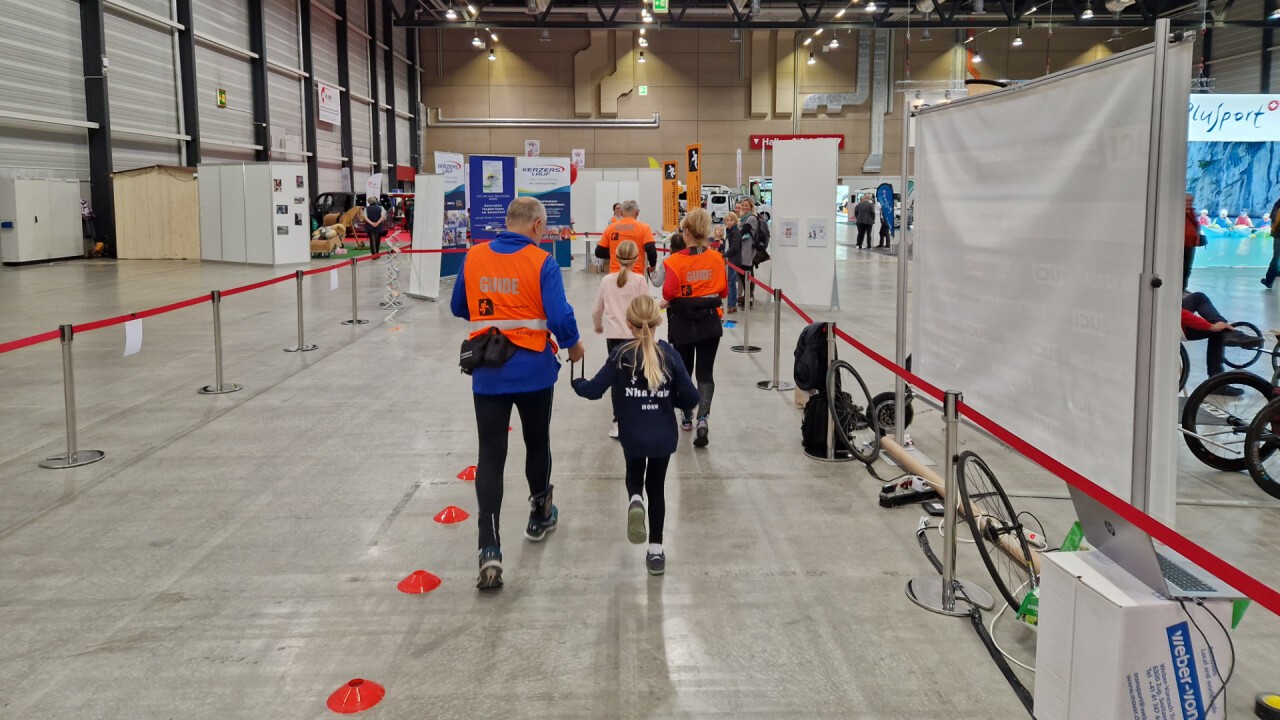 An der Swiss Abilities können Sie Blind Jogging ausprobieren.