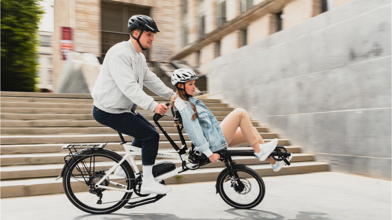 Hase-Pino: schlaues, felxibles, leicht verstellbares Tandem. Mit E-Motor. Für aktive Familien und Paare