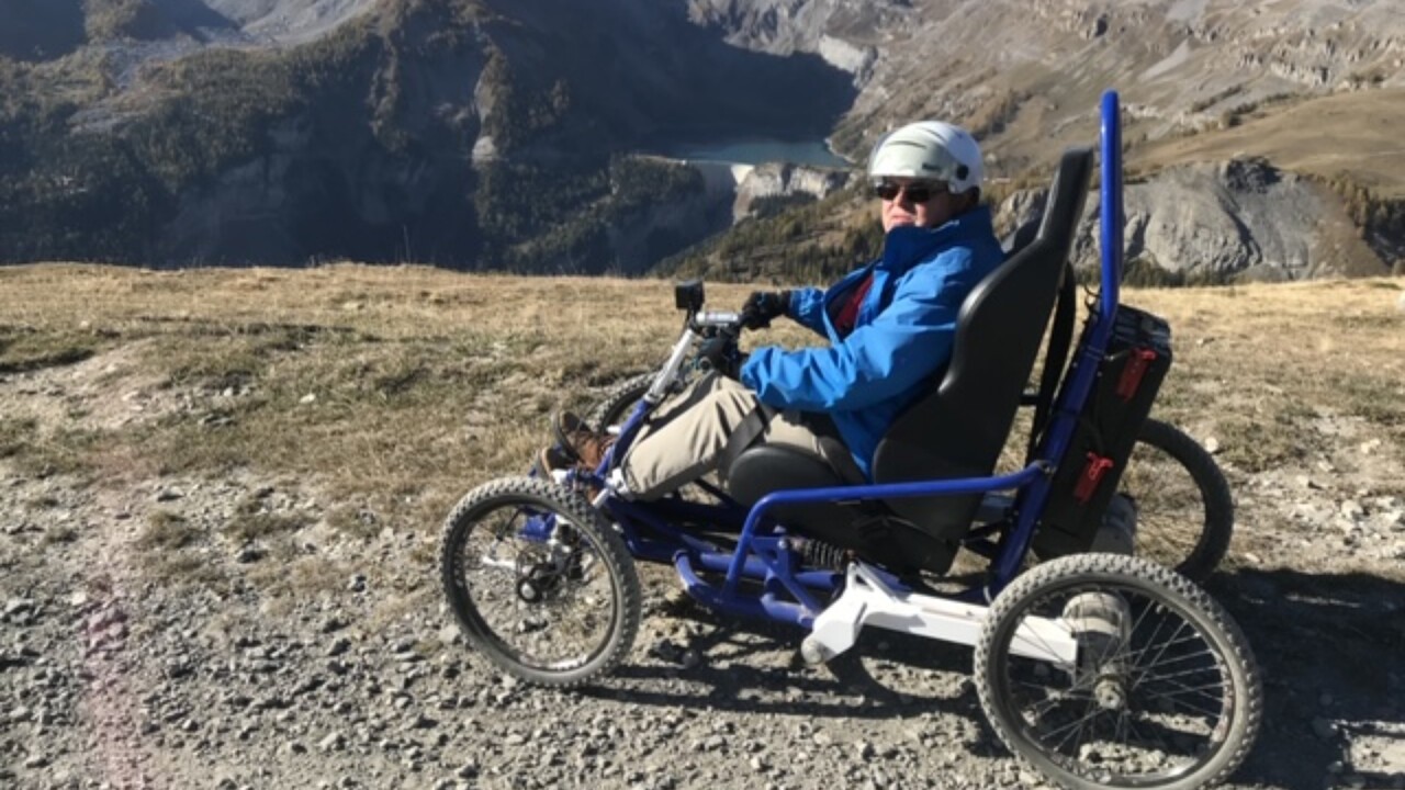 Mit dem Quadrix können sich Rollstuhlfahrer/innen selbstständig in die Berge begeben.