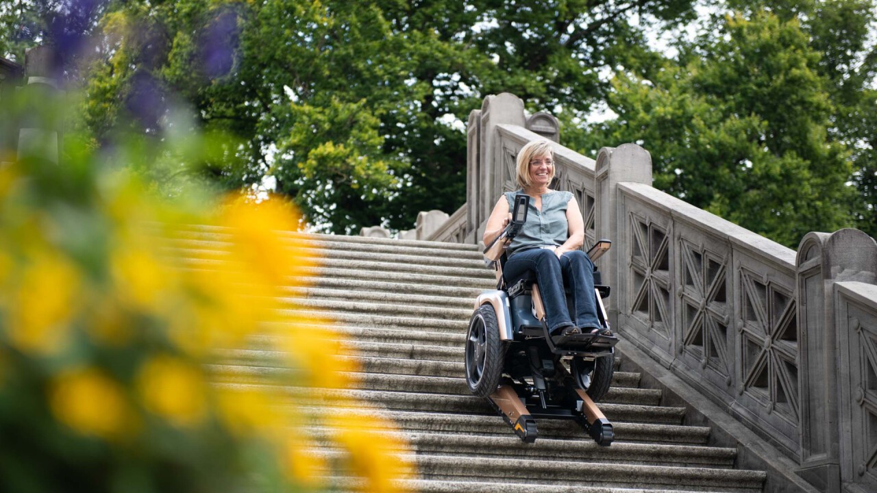 Mit dem Scewo BRO Treppen meistern – für grenzenlose Mobilität und ein selbstbestimmtes Leben.