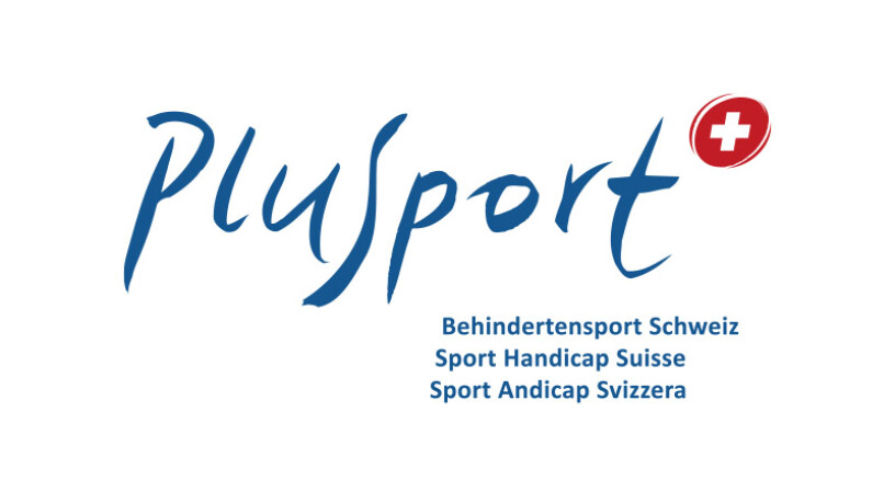 Logo von „PluSport – Behindertensport Schweiz“ mit blauer Schrift und einem roten Kreis mit einem weißen Schweizer Kreuz. Darunter stehen die Bezeichnungen in Deutsch, Französisch und Italienisch.